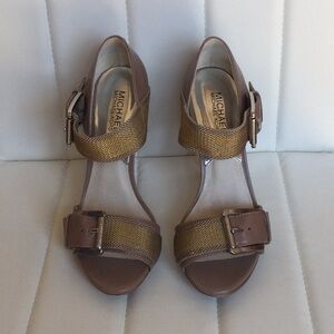 EUC Michael Kors 8M Tan with Gold and Silver Leather Upper Shoes Heels